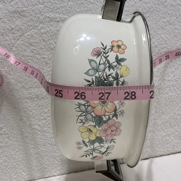 Vintage Enamelware Dutch Oven With Floral Design - Picture 13 of 13